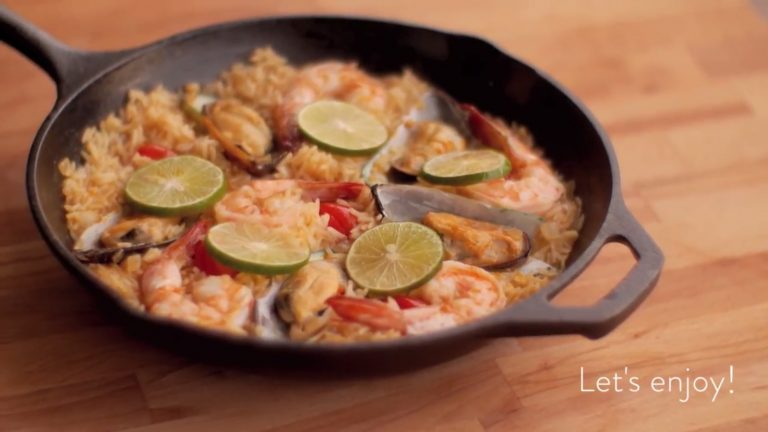 Seafood Tom Yum Paella